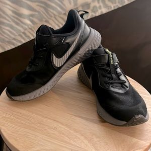 Boys Nike tennis shoes